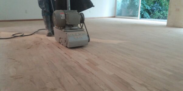 pulido de pisos de madera de pino